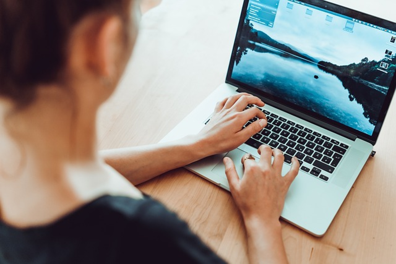 How an AI Writing Assistant Can Help You Write Better